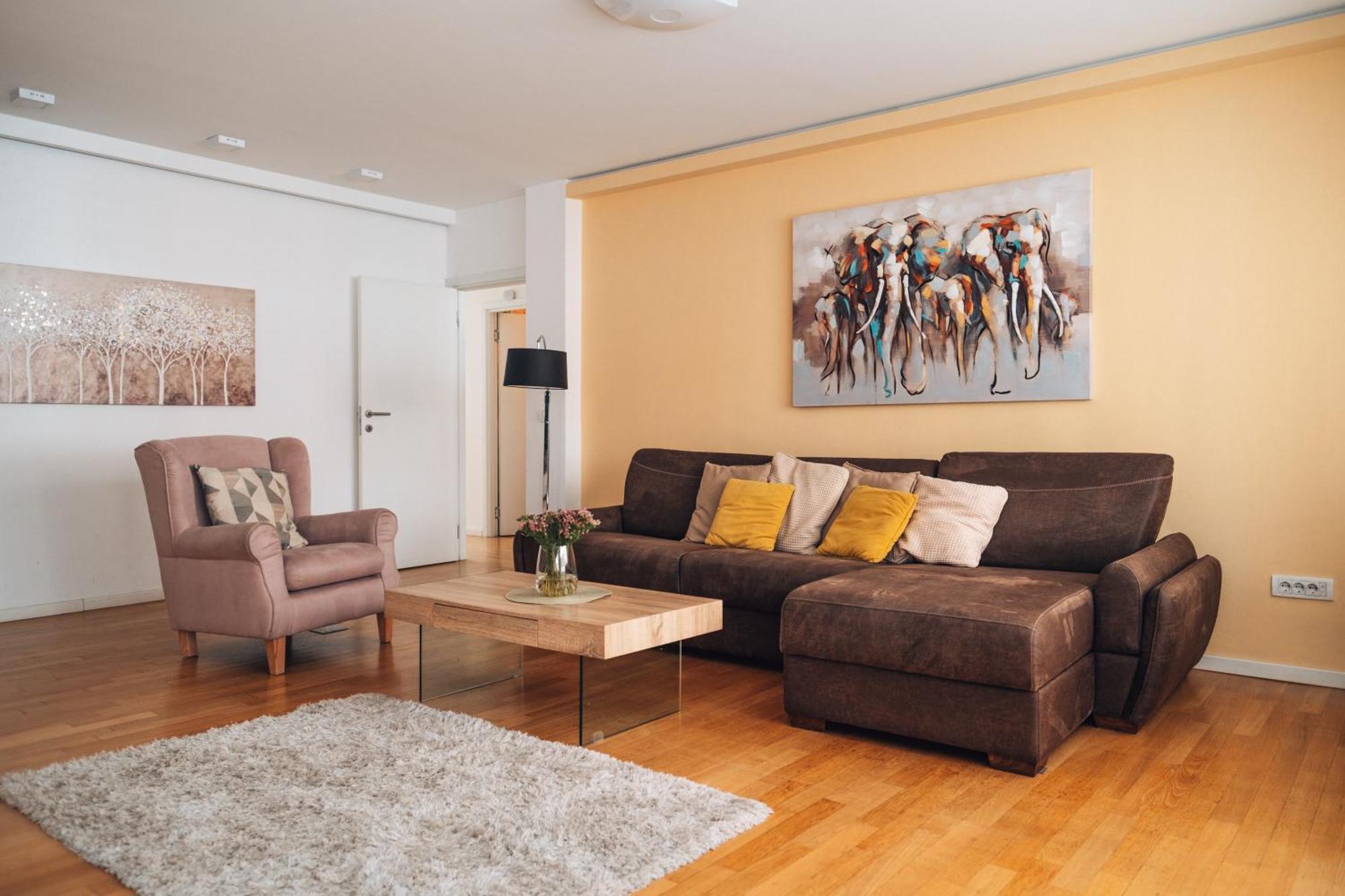 Crown Central Three Bedroom Apartment Belgrad Dış mekan fotoğraf