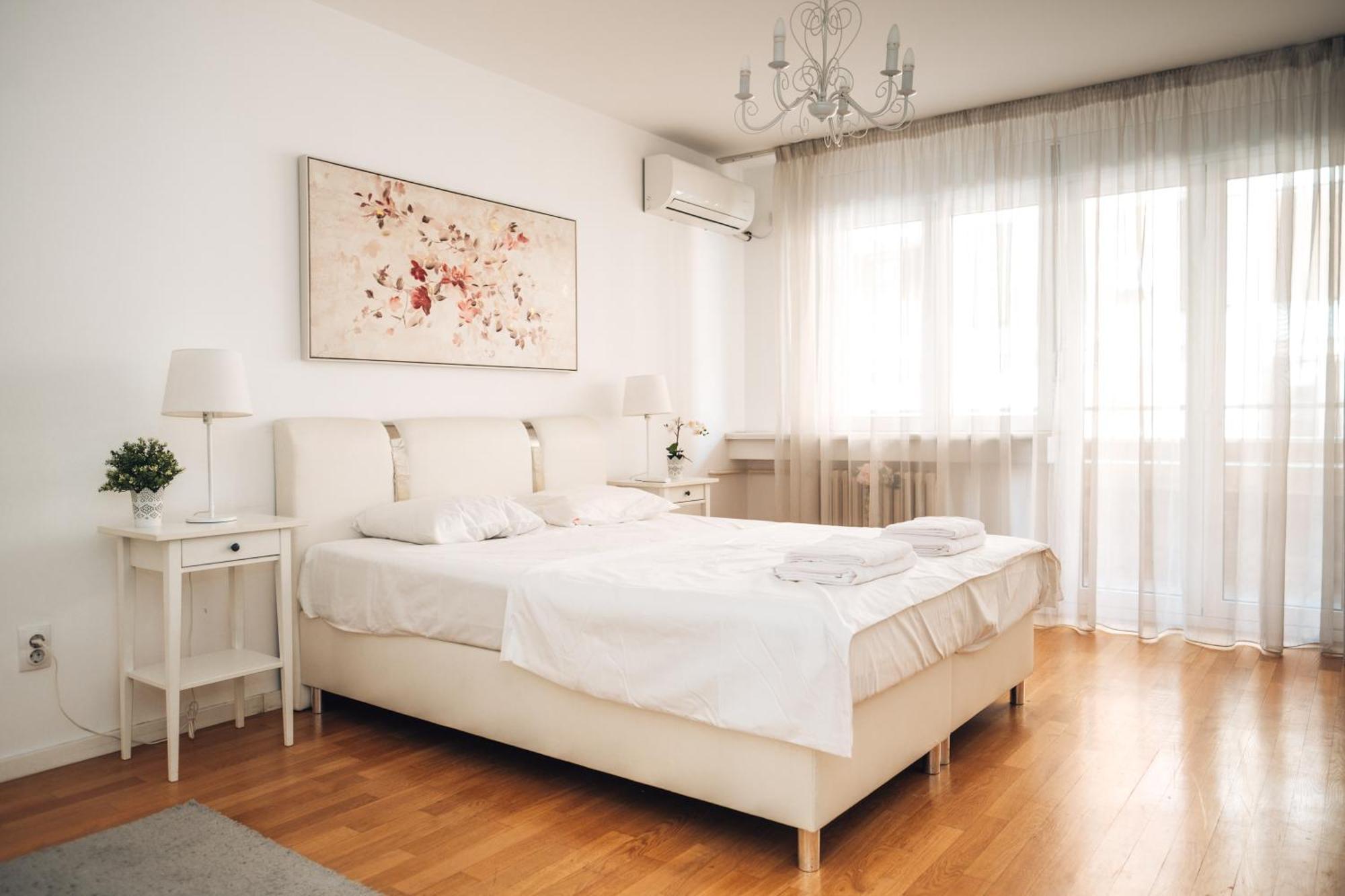 Crown Central Three Bedroom Apartment Belgrad Dış mekan fotoğraf
